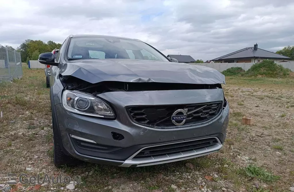 VOLVO V60 Cross Country 