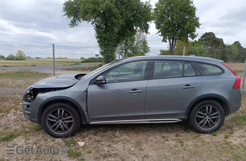 VOLVO V60 Cross Country 