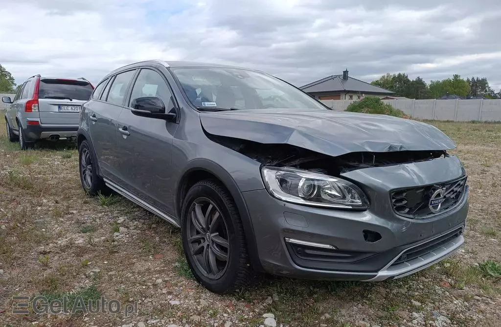 VOLVO V60 Cross Country 