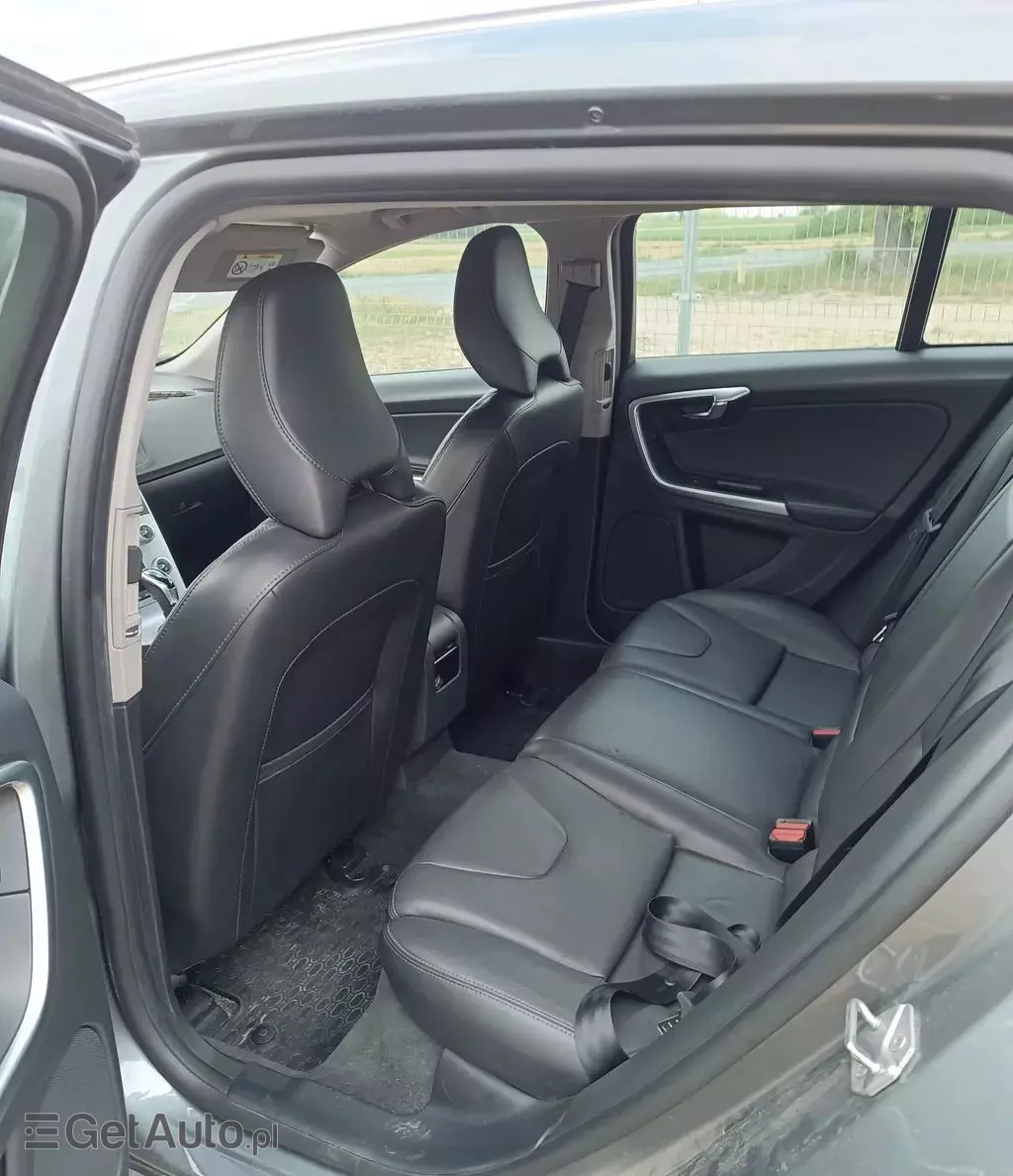 VOLVO V60 Cross Country 