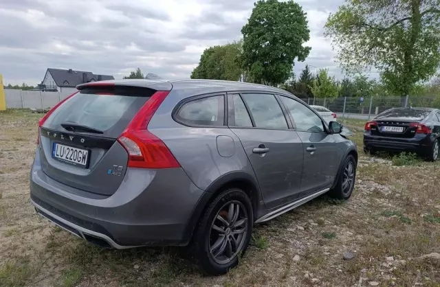 VOLVO V60 Cross Country 