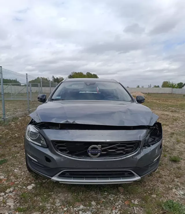 VOLVO V60 Cross Country 