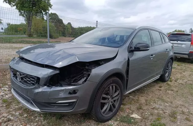 VOLVO V60 Cross Country 