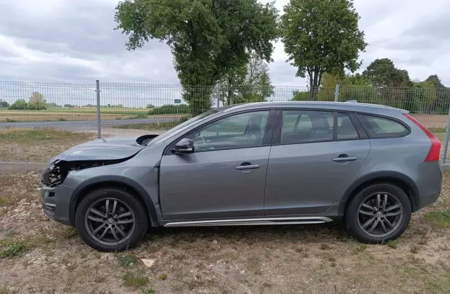 VOLVO V60 Cross Country 