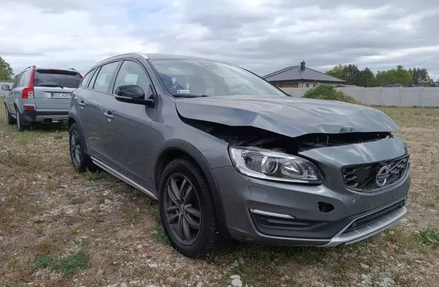VOLVO V60 Cross Country 
