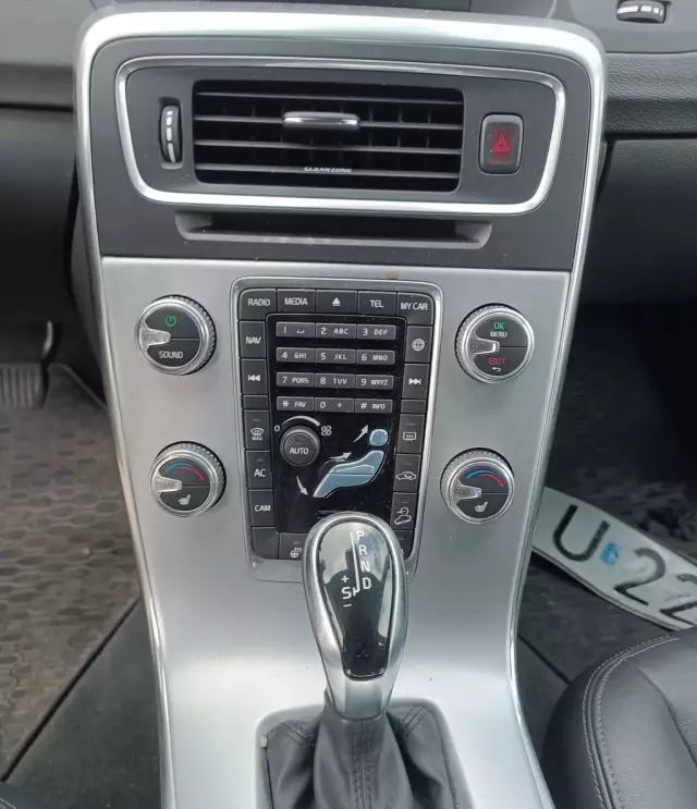 VOLVO V60 Cross Country 