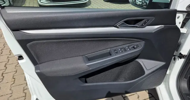 VOLKSWAGEN Golf 1.0 TSI Life