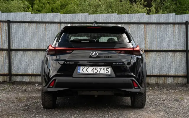 LEXUS UX 250h Business Edition