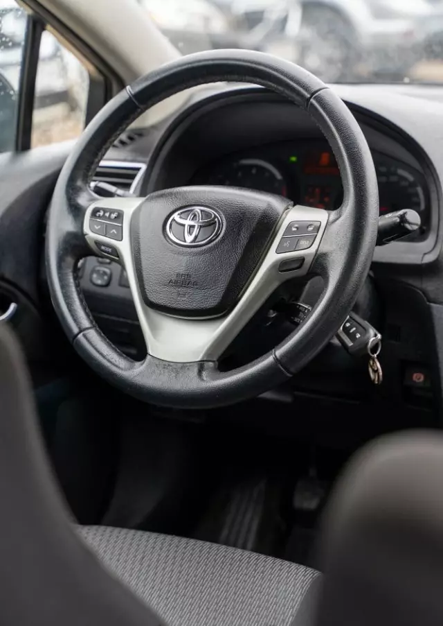 TOYOTA Avensis 1.8 Comfort