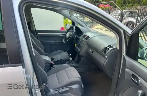 VOLKSWAGEN Touran 