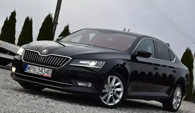 SKODA Superb 
