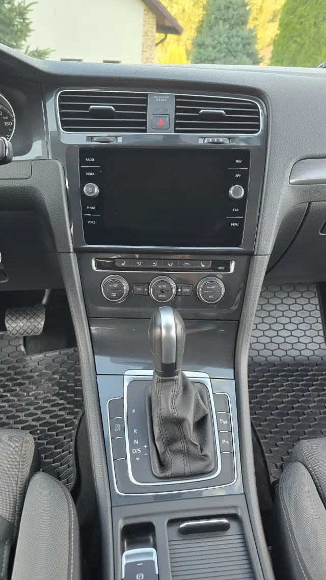 VOLKSWAGEN Golf Comfortline BMT DSG