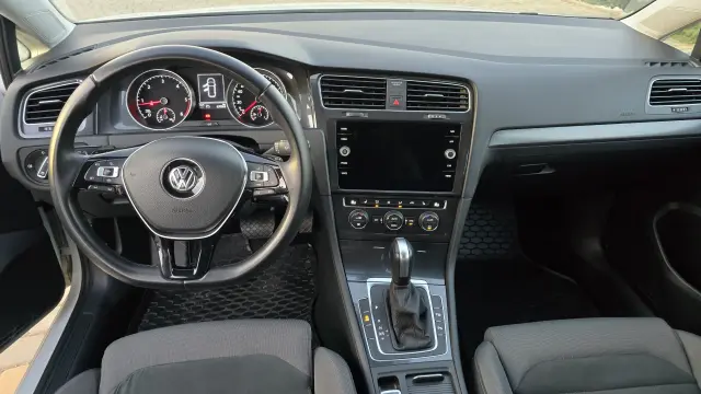 VOLKSWAGEN Golf Comfortline BMT DSG