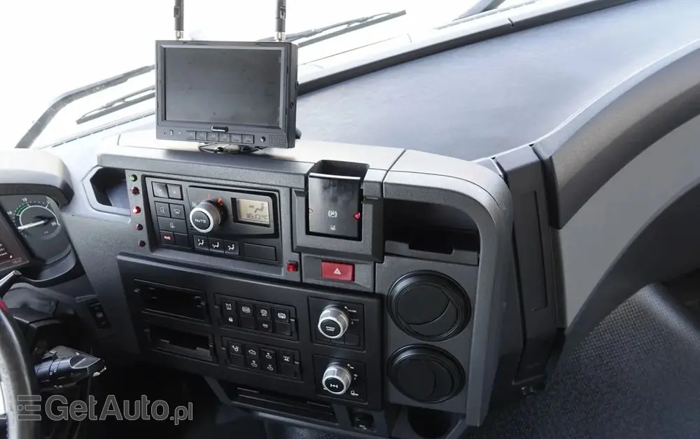 RENAULT C 430 / 8x4 / SKRZYNIOWY 7 M + HDS PALFINGER PK 24001-K C / WYSÓW 12,5M / STEROWANIE RADIOWE / WIDŁY / ROTATOR / SPROWADZONY 