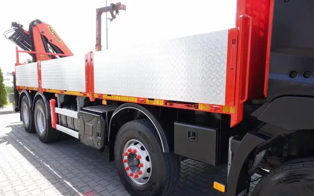 RENAULT C 430 / 8x4 / SKRZYNIOWY 7 M + HDS PALFINGER PK 24001-K C / WYSÓW 12,5M / STEROWANIE RADIOWE / WIDŁY / ROTATOR / SPROWADZONY 