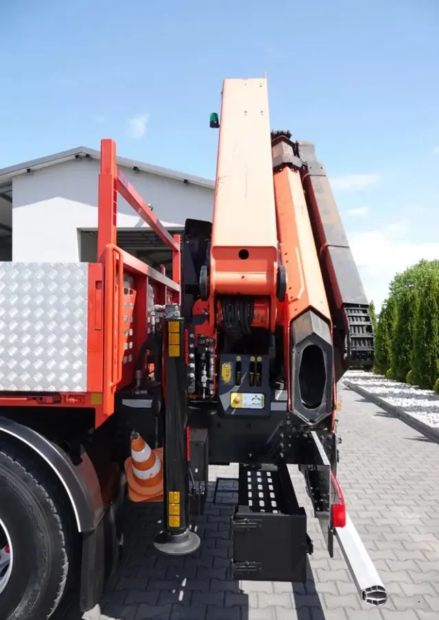 RENAULT C 430 / 8x4 / SKRZYNIOWY 7 M + HDS PALFINGER PK 24001-K C / WYSÓW 12,5M / STEROWANIE RADIOWE / WIDŁY / ROTATOR / SPROWADZONY 