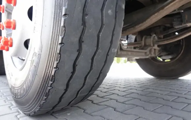 RENAULT C 430 / 8x4 / SKRZYNIOWY 7 M + HDS PALFINGER PK 24001-K C / WYSÓW 12,5M / STEROWANIE RADIOWE / WIDŁY / ROTATOR / SPROWADZONY 