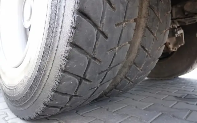 RENAULT C 430 / 8x4 / SKRZYNIOWY 7 M + HDS PALFINGER PK 24001-K C / WYSÓW 12,5M / STEROWANIE RADIOWE / WIDŁY / ROTATOR / SPROWADZONY 