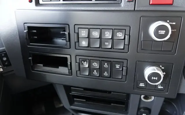 RENAULT C 430 / 8x4 / SKRZYNIOWY 7 M + HDS PALFINGER PK 24001-K C / WYSÓW 12,5M / STEROWANIE RADIOWE / WIDŁY / ROTATOR / SPROWADZONY 