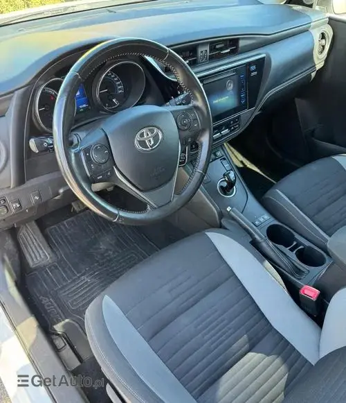TOYOTA Auris 