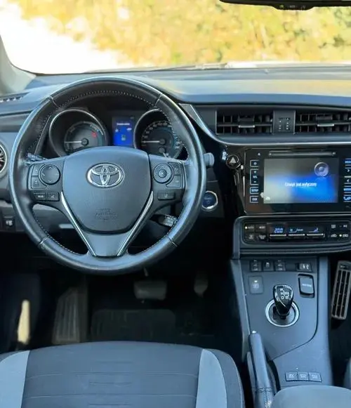 TOYOTA Auris 