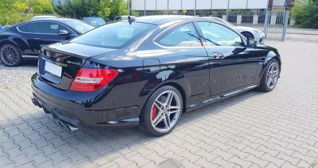 MERCEDES-BENZ Klasa C 63 AMG Coupe AMG SPEEDSHIFT MCT Edition 1