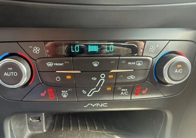 FORD Focus 1.0 EcoBoost Start-Stopp-System COOL&CONNECT