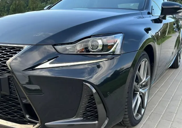 LEXUS IS 200t / 300 F Sport