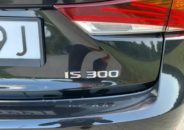 LEXUS IS 200t / 300 F Sport