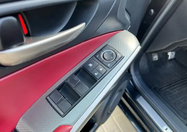 LEXUS IS 200t / 300 F Sport