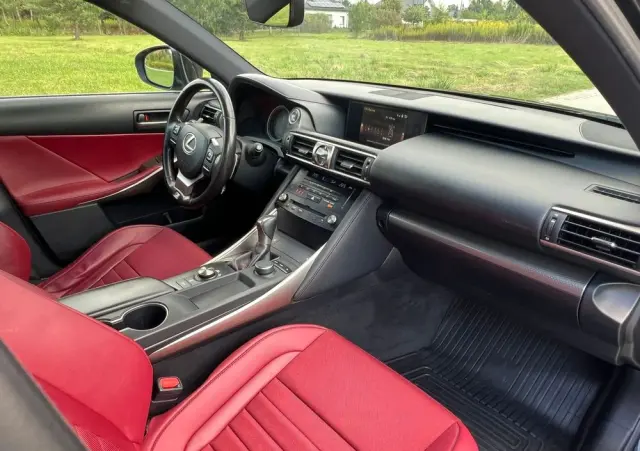 LEXUS IS 200t / 300 F Sport