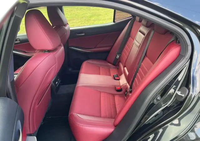 LEXUS IS 200t / 300 F Sport