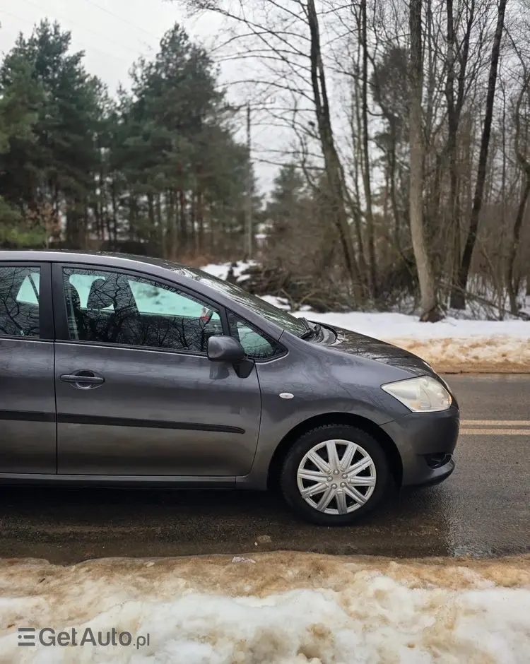 TOYOTA Auris 1.6 VVT-i Executive