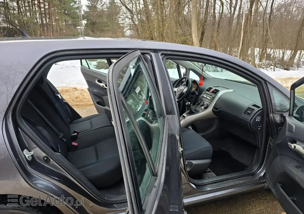 TOYOTA Auris 1.6 VVT-i Executive