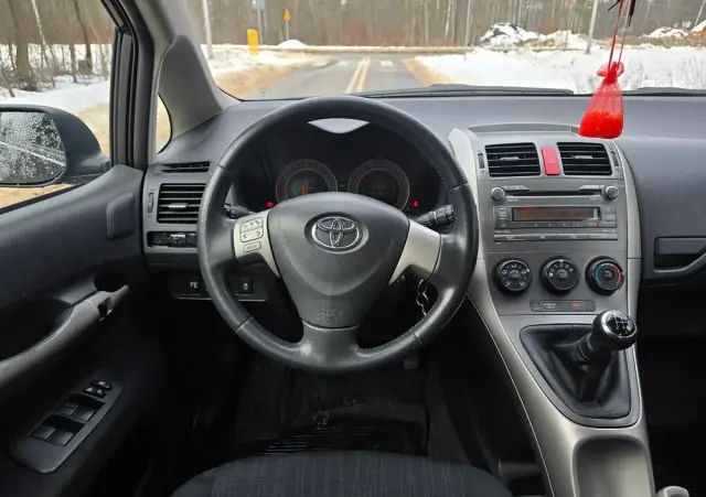 TOYOTA Auris 1.6 VVT-i Executive