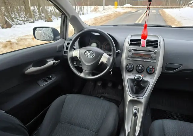 TOYOTA Auris 1.6 VVT-i Executive