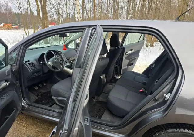 TOYOTA Auris 1.6 VVT-i Executive