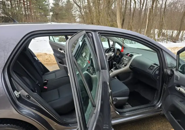 TOYOTA Auris 1.6 VVT-i Executive