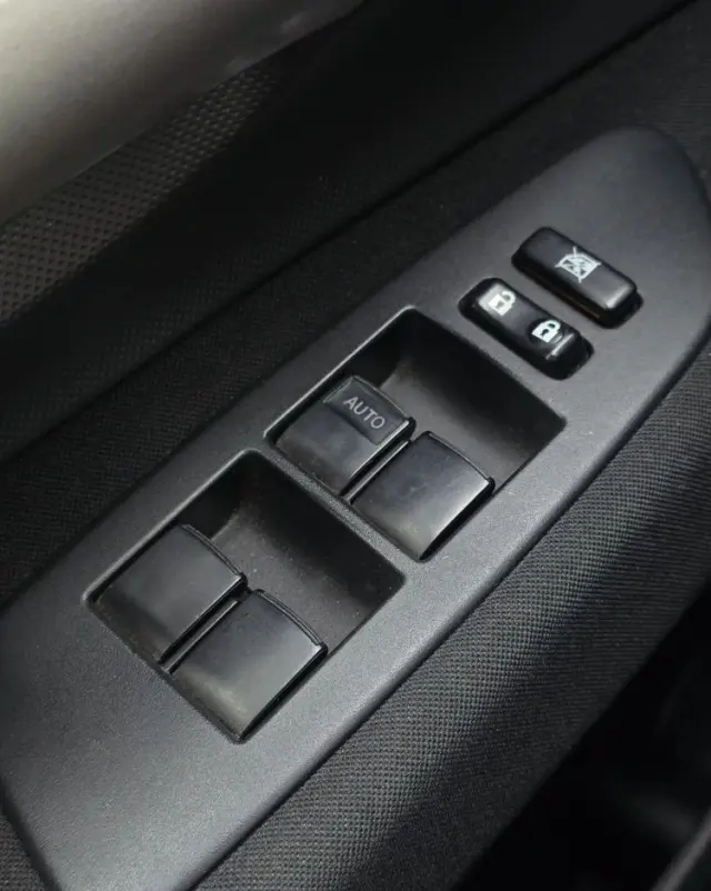 TOYOTA Auris 1.6 VVT-i Executive