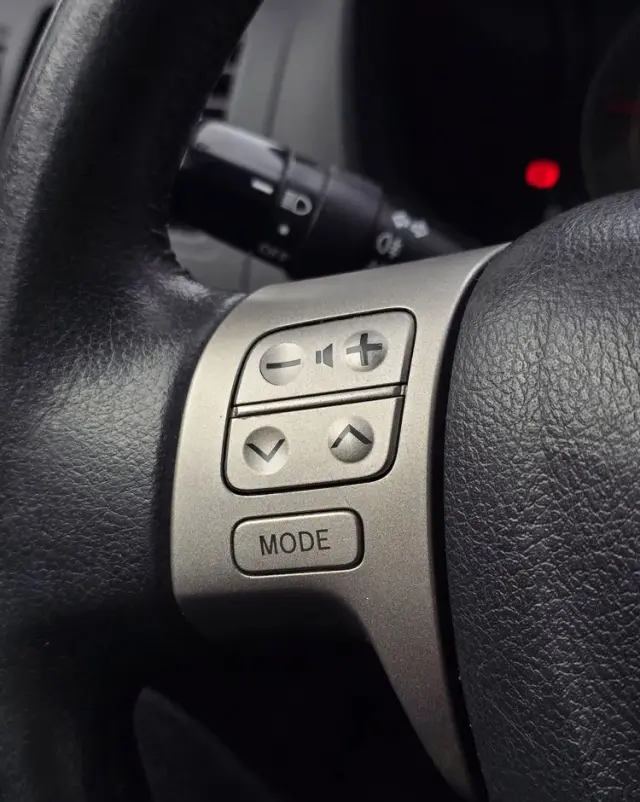 TOYOTA Auris 1.6 VVT-i Executive