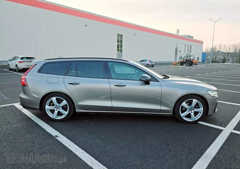 VOLVO V60 D4 R-Design