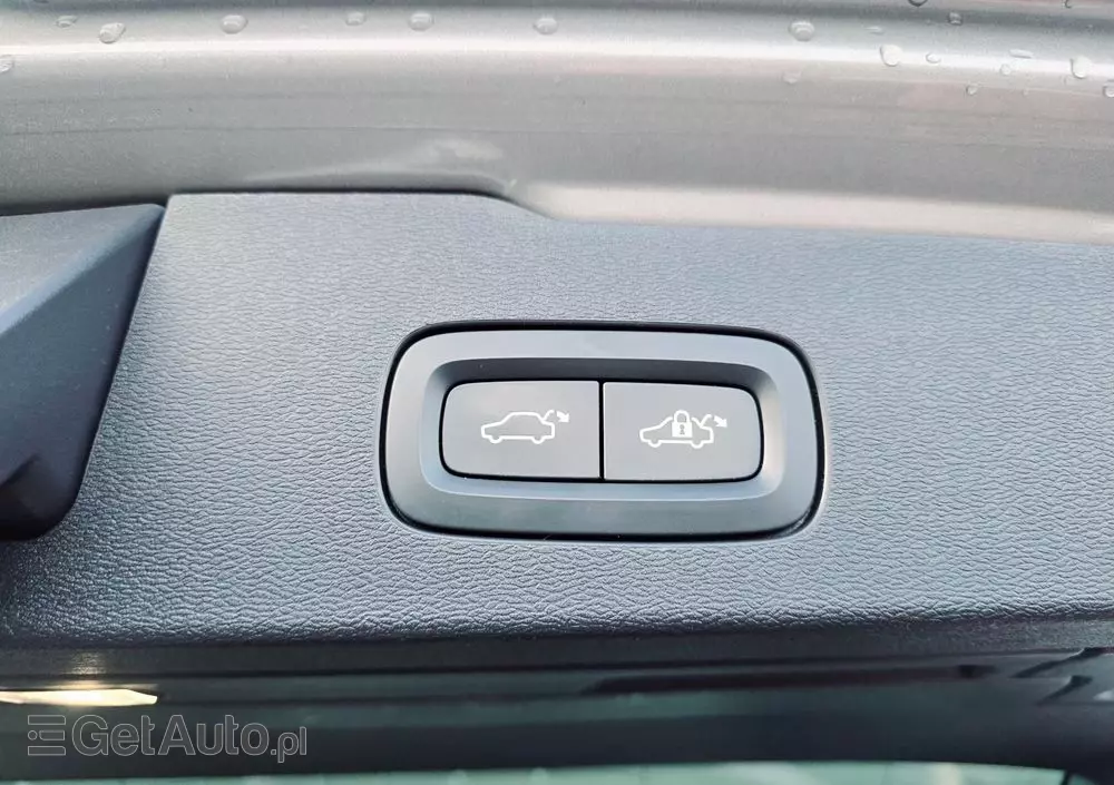 VOLVO V60 D4 R-Design