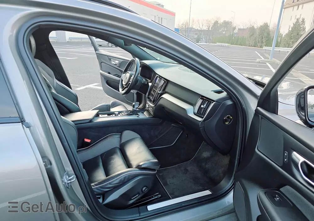 VOLVO V60 D4 R-Design