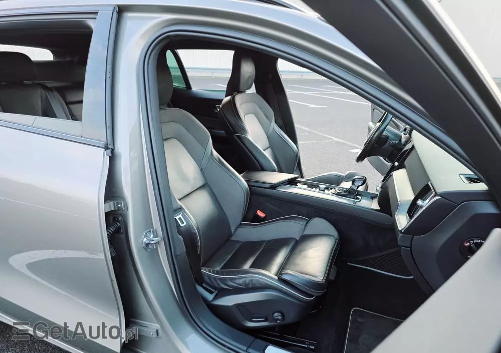 VOLVO V60 D4 R-Design