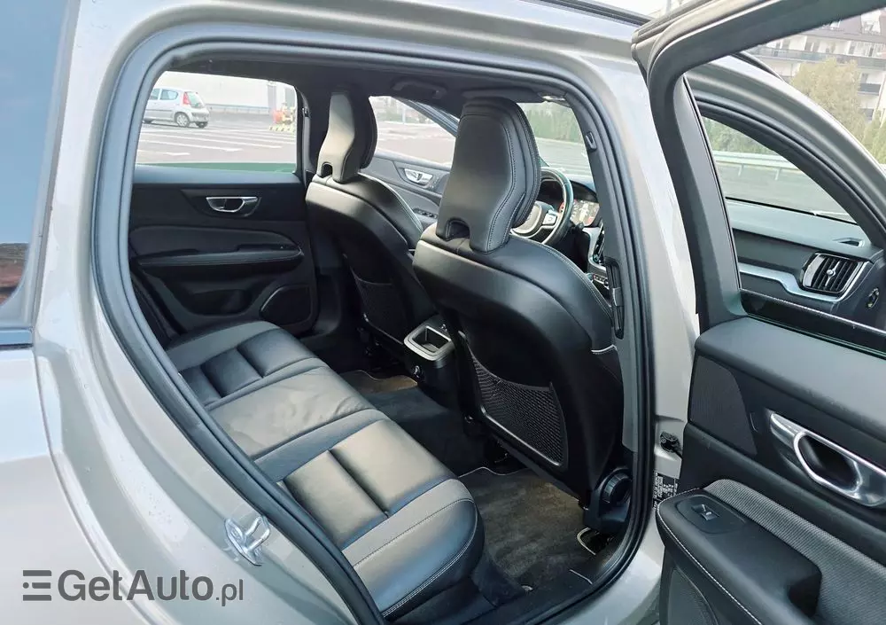 VOLVO V60 D4 R-Design