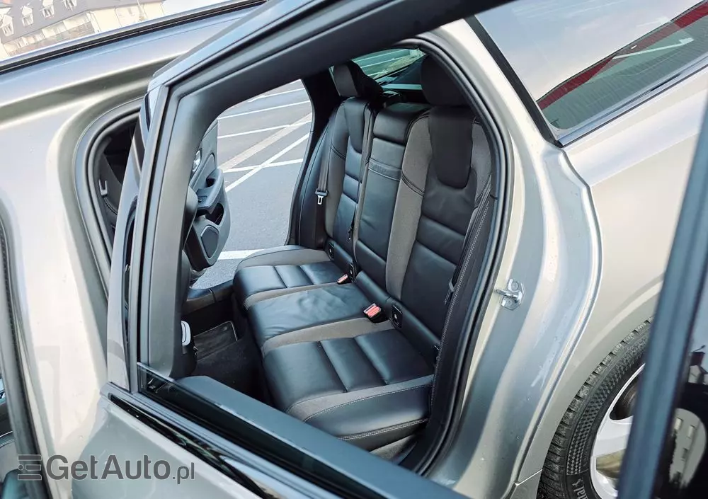 VOLVO V60 D4 R-Design