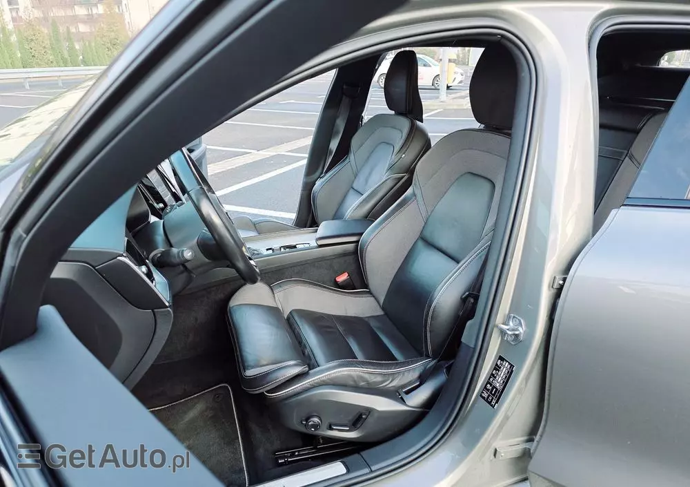 VOLVO V60 D4 R-Design