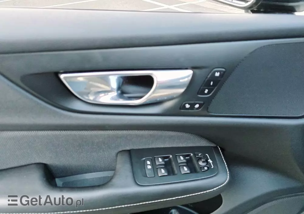 VOLVO V60 D4 R-Design