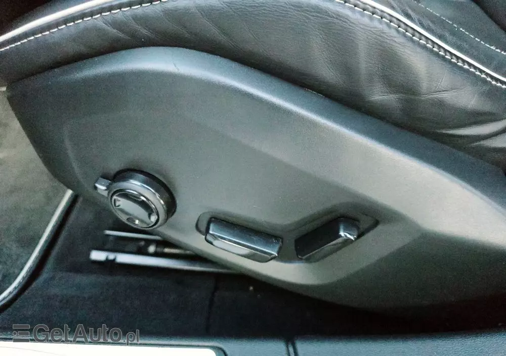 VOLVO V60 D4 R-Design