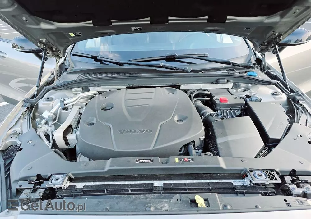 VOLVO V60 D4 R-Design